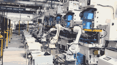 藍炬星 | 多臺連線沖床機器人