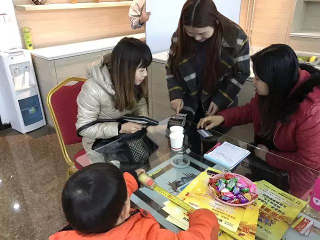 武穴藍(lán)炬星新店現(xiàn)場