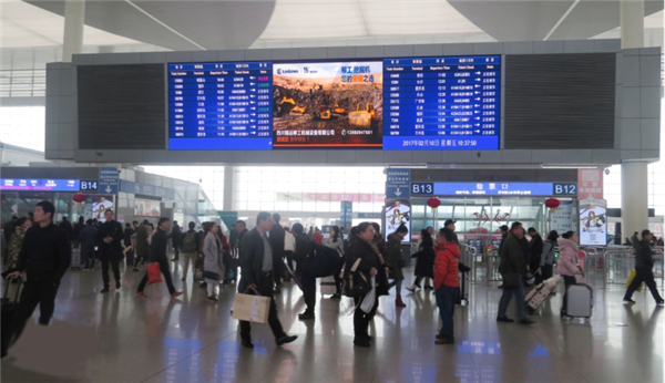 候車(chē)大廳南進(jìn)站口兩塊LED電子屏