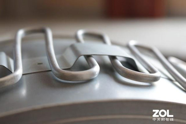 (風機渦殼外側的電加熱管)