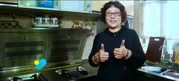 周女士為藍炬星集成灶點贊