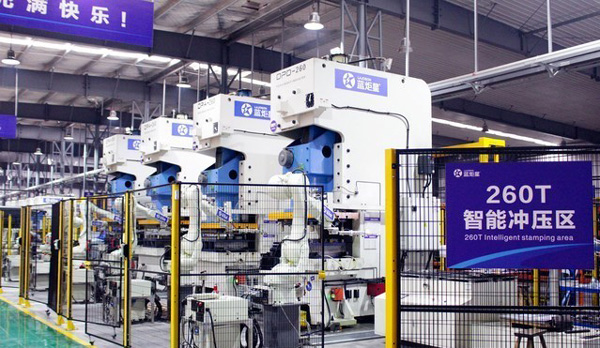 智能沖壓區(qū)