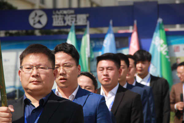 戰旗獵獵，閃耀榮光