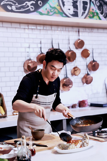 網絡直播中的廚神林依輪