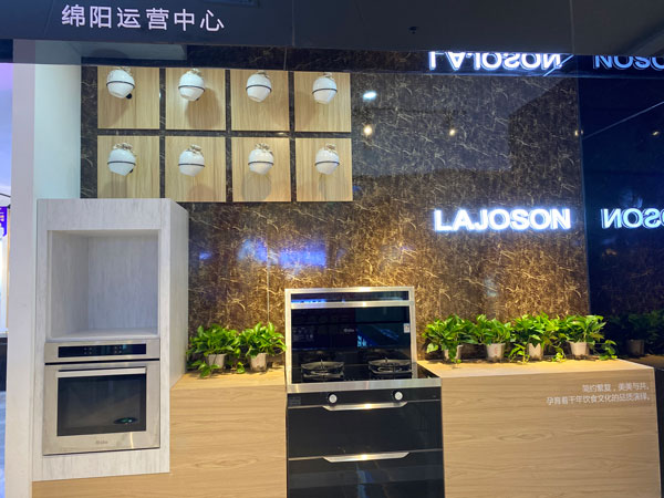 梁芳店內(nèi)涵蓋多款藍炬星爆品