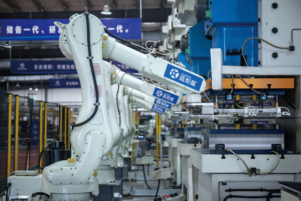 藍炬星集成灶智能生產車間