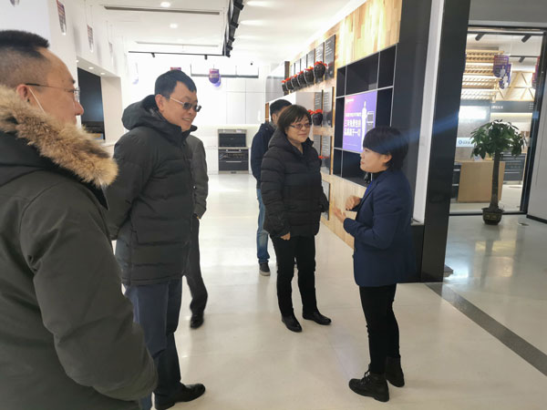 中國五金協會領導一行參觀了藍炬星集成灶體驗館