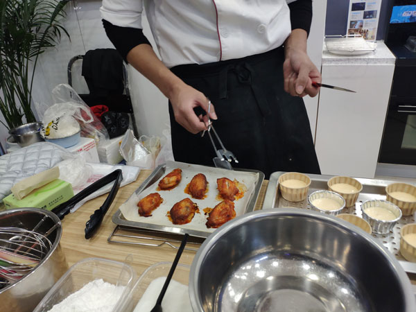 現場烘焙師制作的甜品以及菜肴