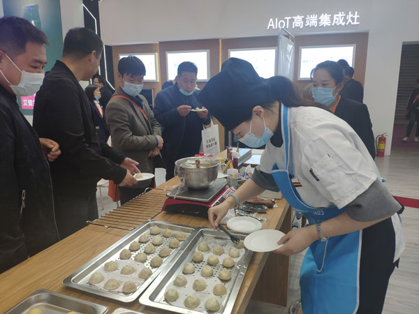 展會現場藍炬星為參展者準備到訪小禮品