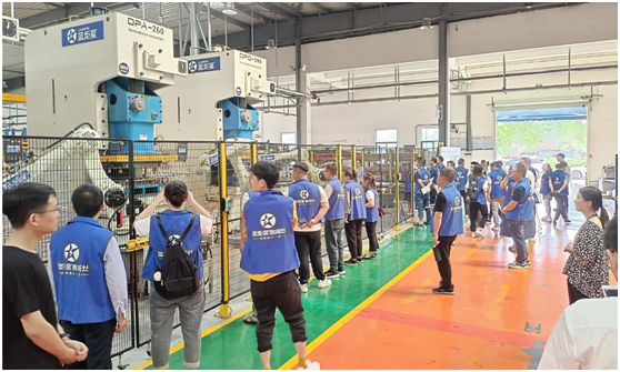 認(rèn)同藍(lán)炬星集成灶加盟模式 成就光明加盟事業(yè)